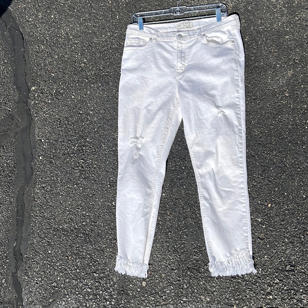 WHITE FREE PEOPLE CROPPED FRINGE JEANS